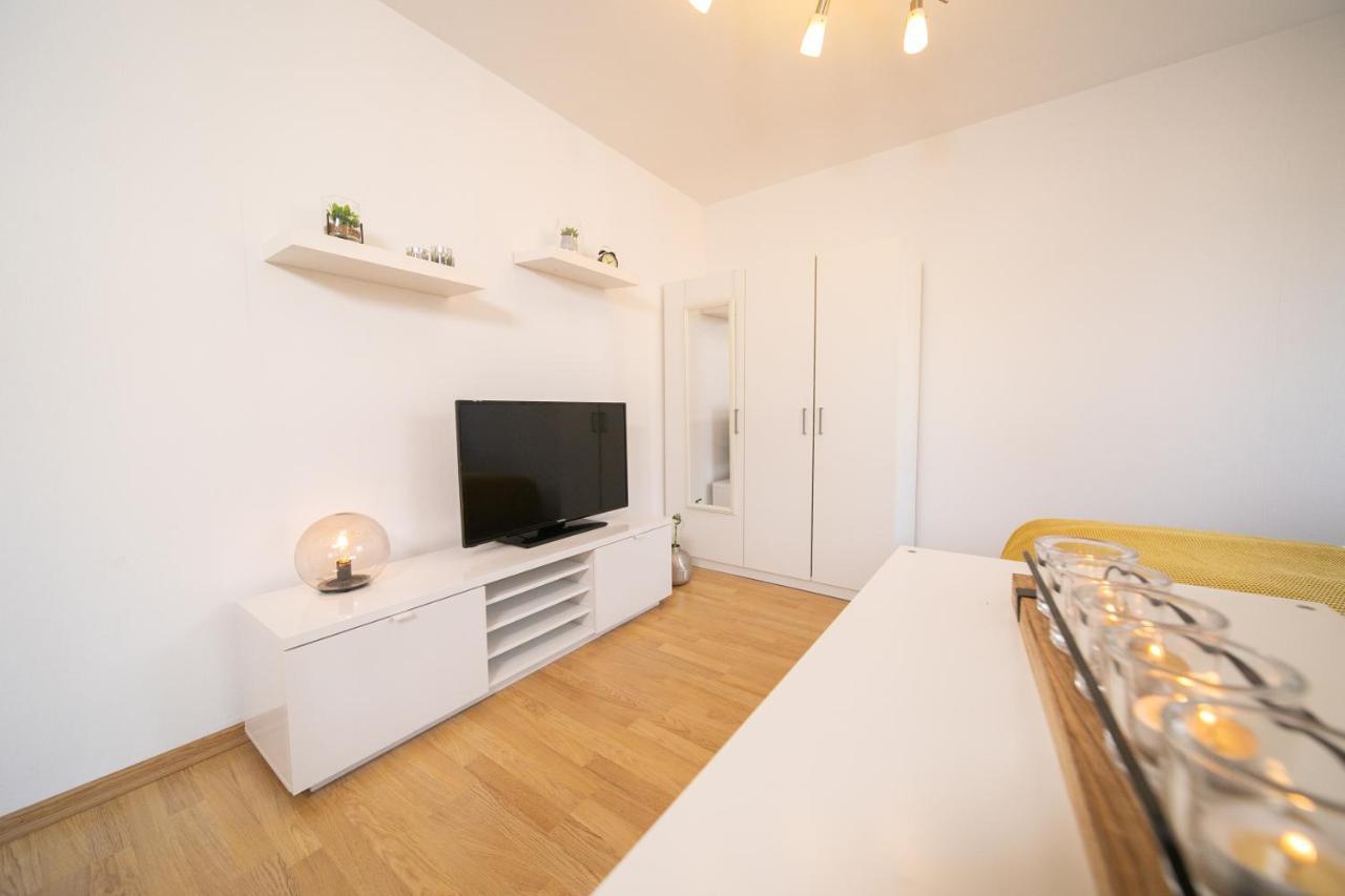 Studio Shiny - Zentral Mit Balkon - Messe - Kueche ノイス エクステリア 写真